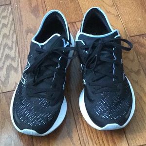 New Balance tennis shoes dynasoft